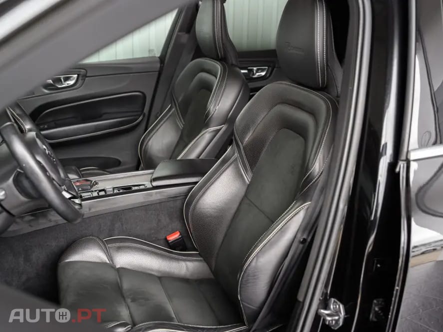 Volvo XC60 2.0 T8 PHEV R-Design AWD