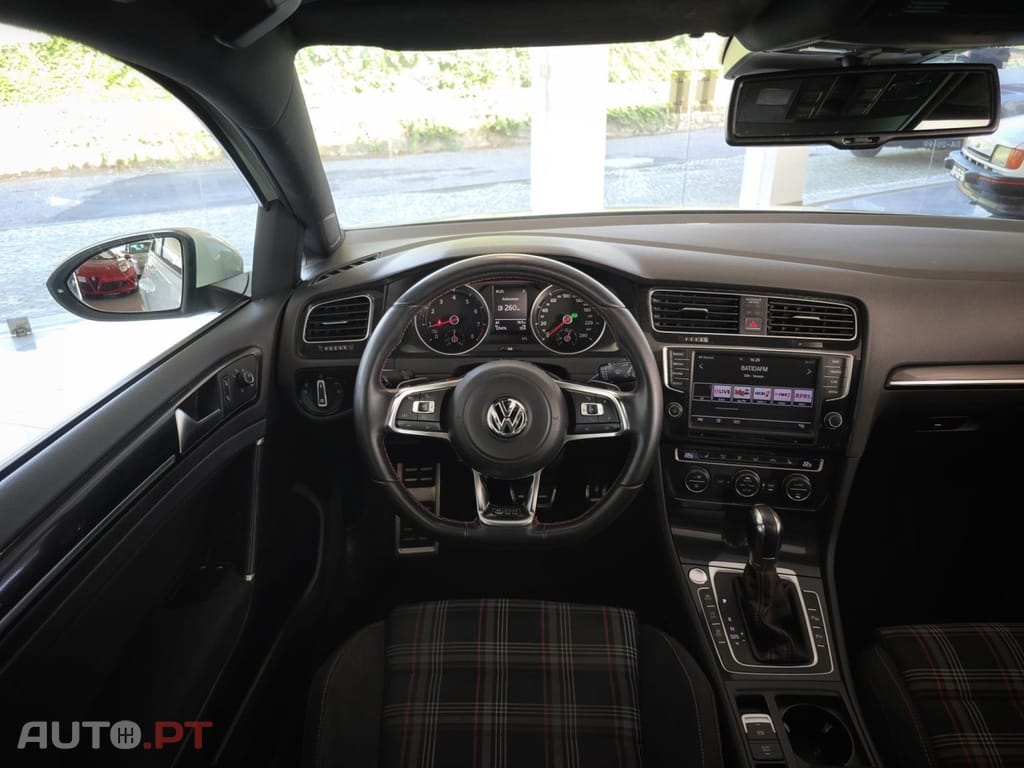 Volkswagen Golf 2.0 TSI GTI DSG