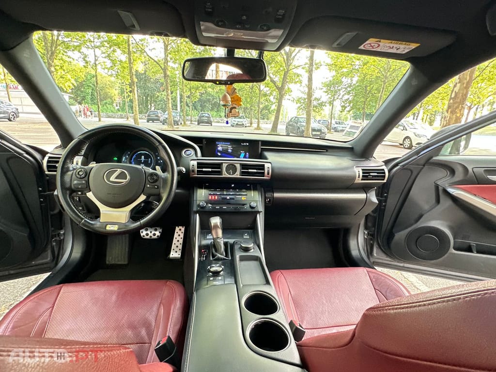 Lexus IS 300 H f sport