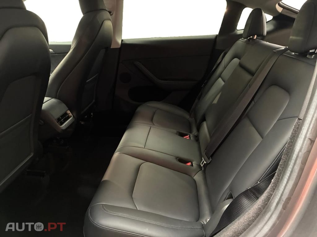 Tesla Model Y Standard RWD