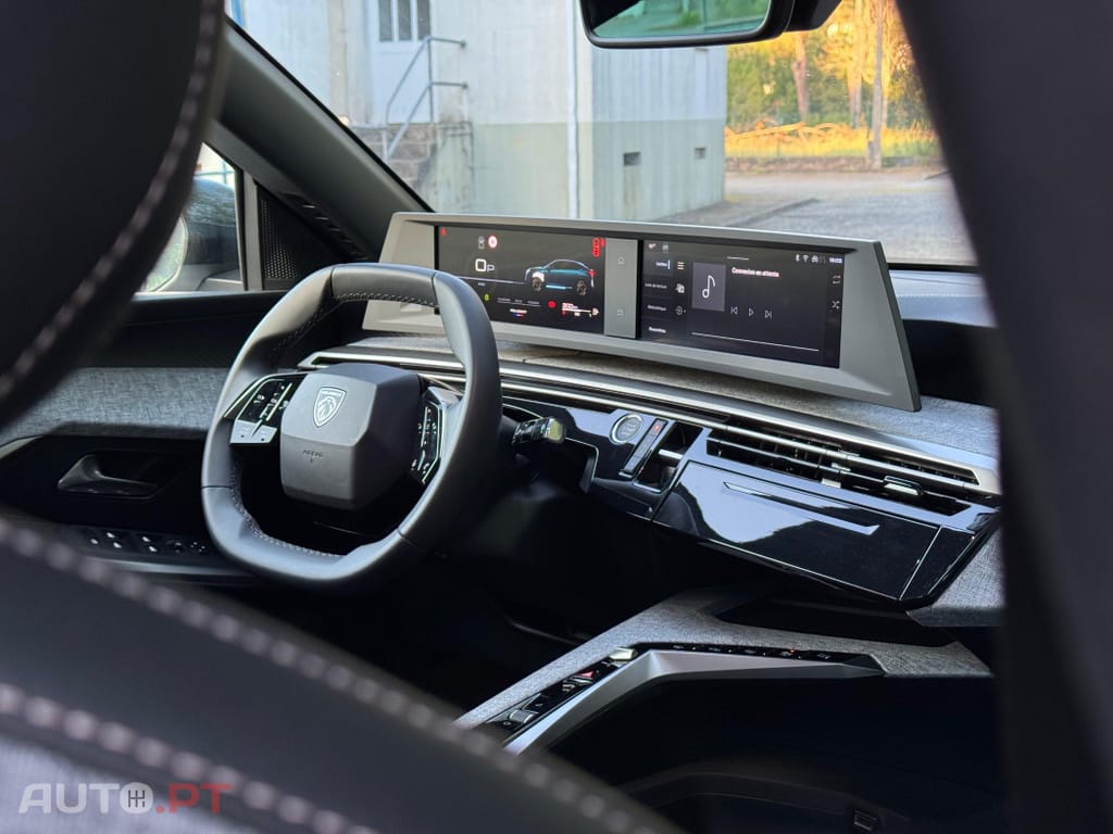 Peugeot 3008 1.2 Hybrid Allure e-DCS6