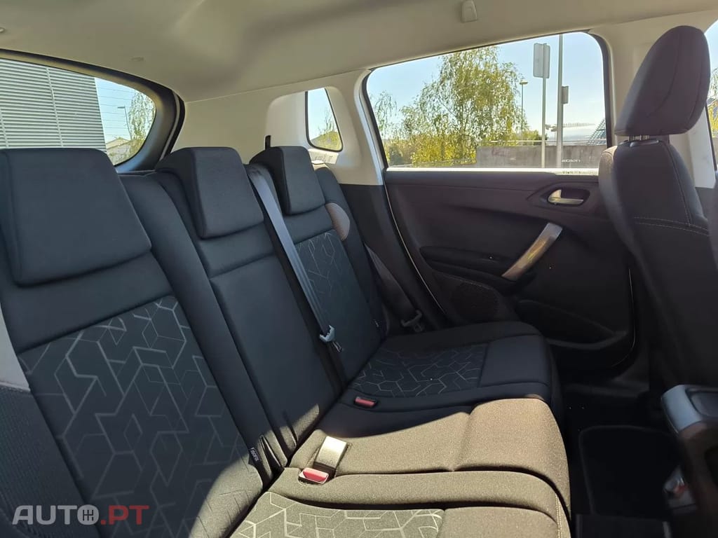 Peugeot 2008 1.2 VTi Active