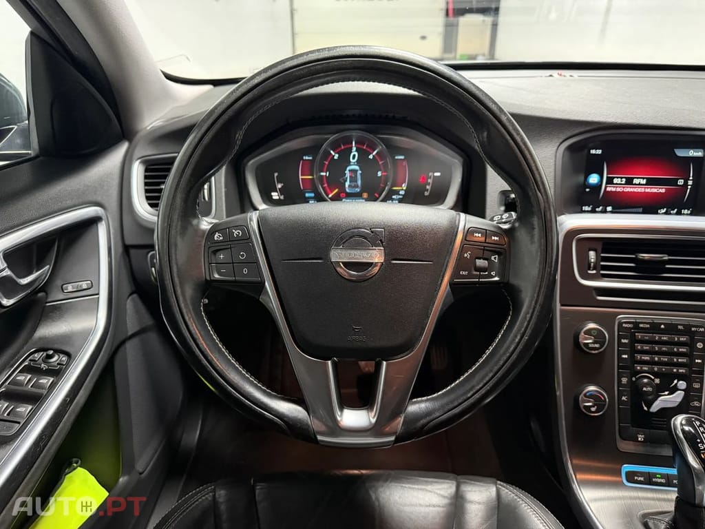 Volvo V60 D6 Plug-In-Hybrid AWD Geartronic Summum