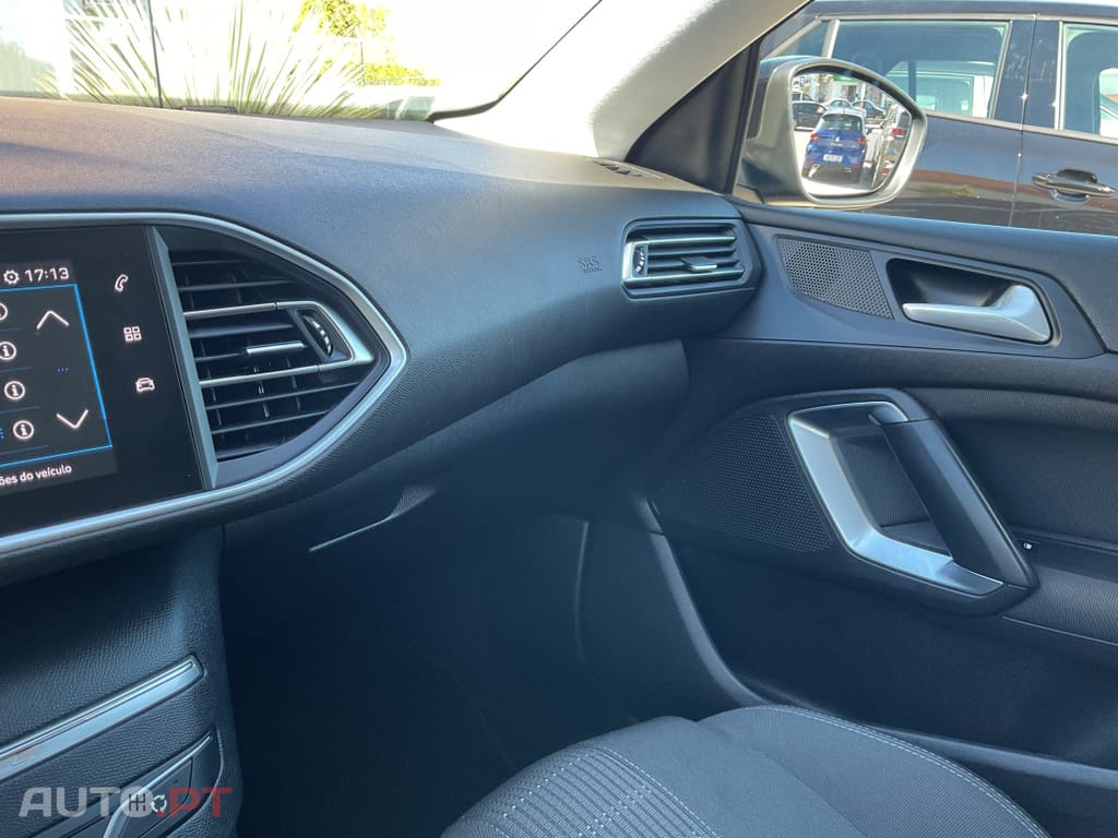 Peugeot 308 1.2 PureTech Allure EAT8