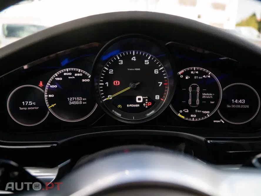 Porsche Panamera 4 E-Hybrid Platinum Edition
