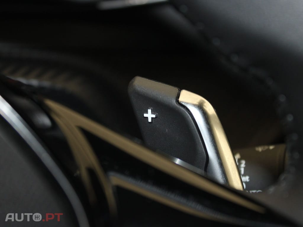 Peugeot 2008  1.5 BHDI ACTIVE I.V.A DEDUTIVEL 