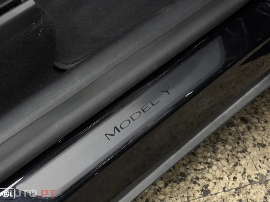 Tesla Model Y Long Range Dual Motor AWD