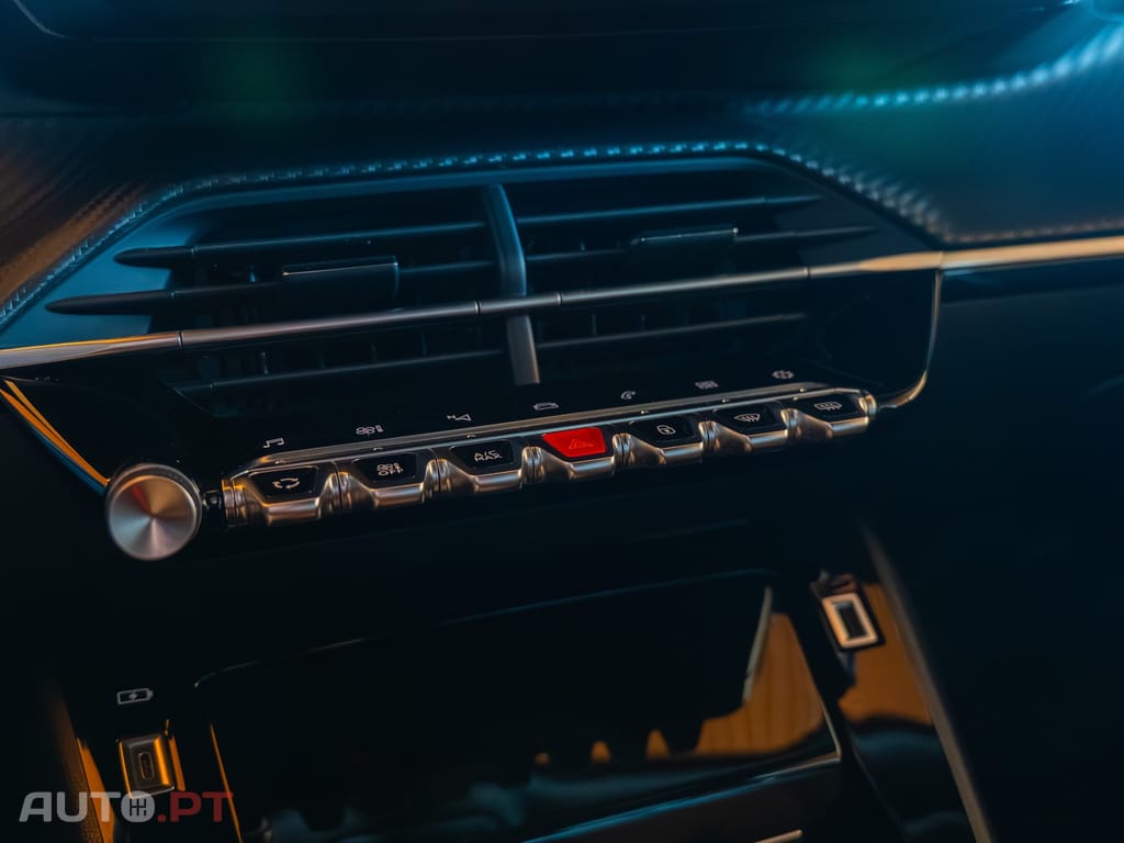 Peugeot 2008 1.2 PureTech Allure Pack EAT8