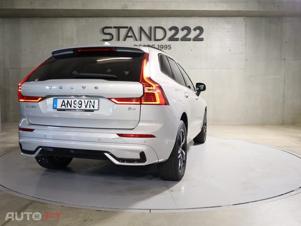 Volvo XC60 2.0 B4 Plus Dark