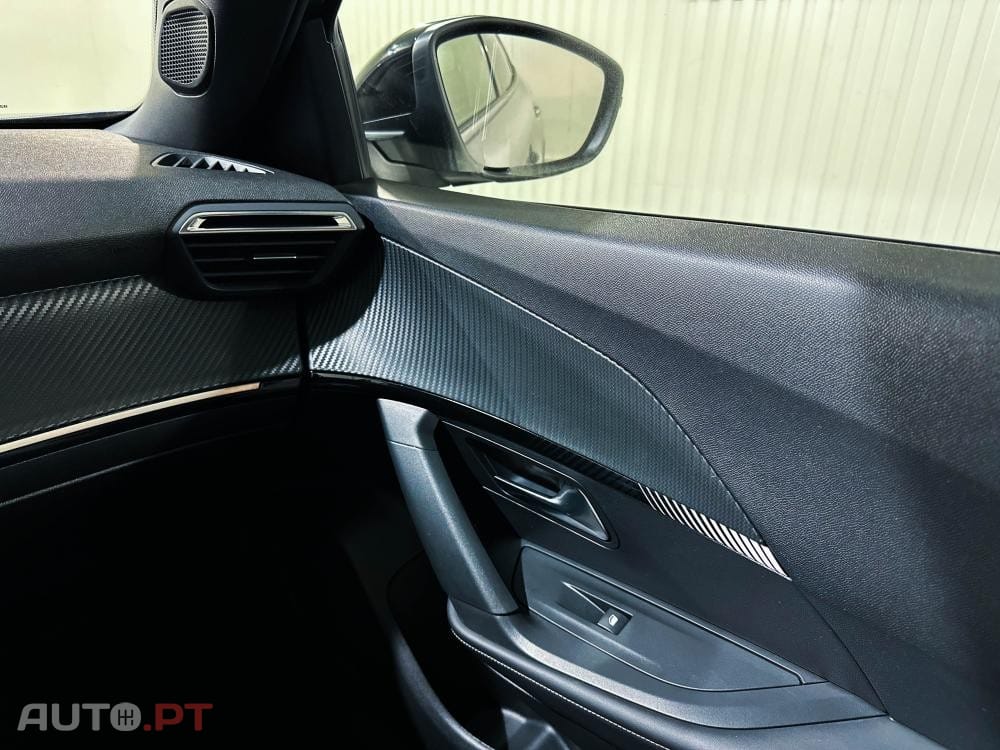 Peugeot 2008 Hybrid 145 e-DSC Allure