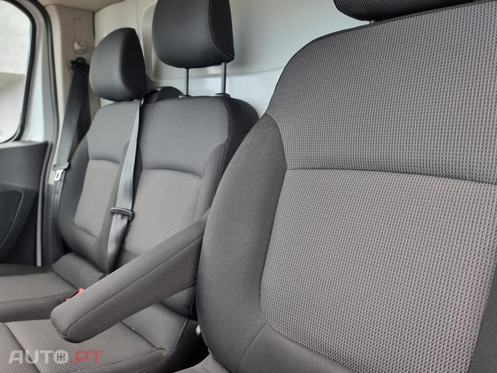 Renault Trafic 2.0 dCi L1H1 - IVA Dedutível