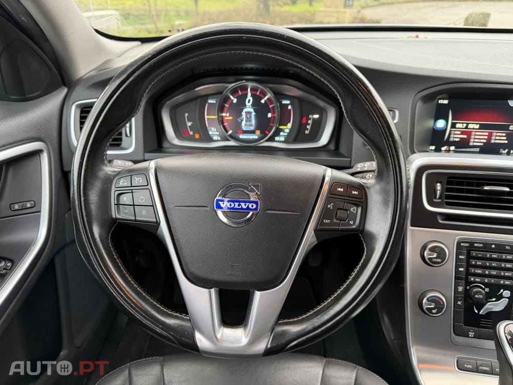 Volvo V60 D6 Plug-In-Hybrid AWD Geartronic Pure Limited