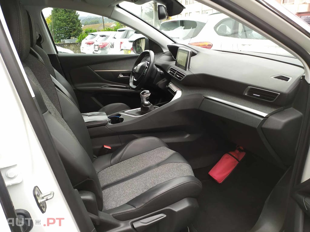 Peugeot 3008 1.5HDI 130 CV ALLURE