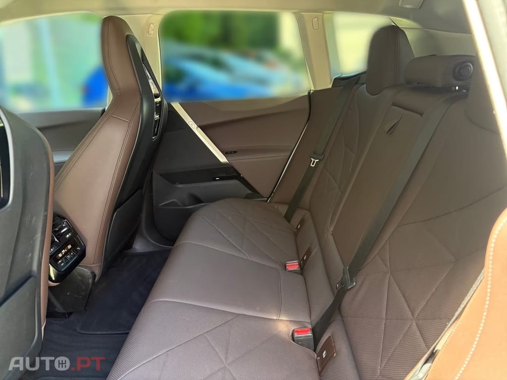 BMW iX xDrive 40
