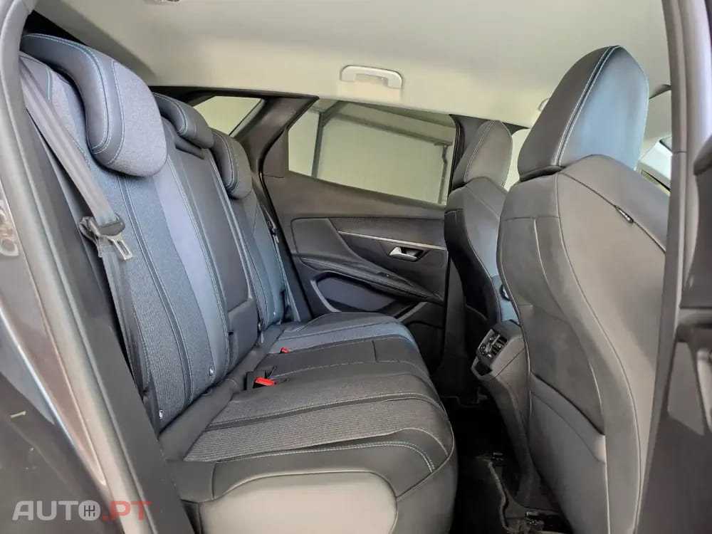 Peugeot 3008 1.6 Hybrid Allure e-EAT8