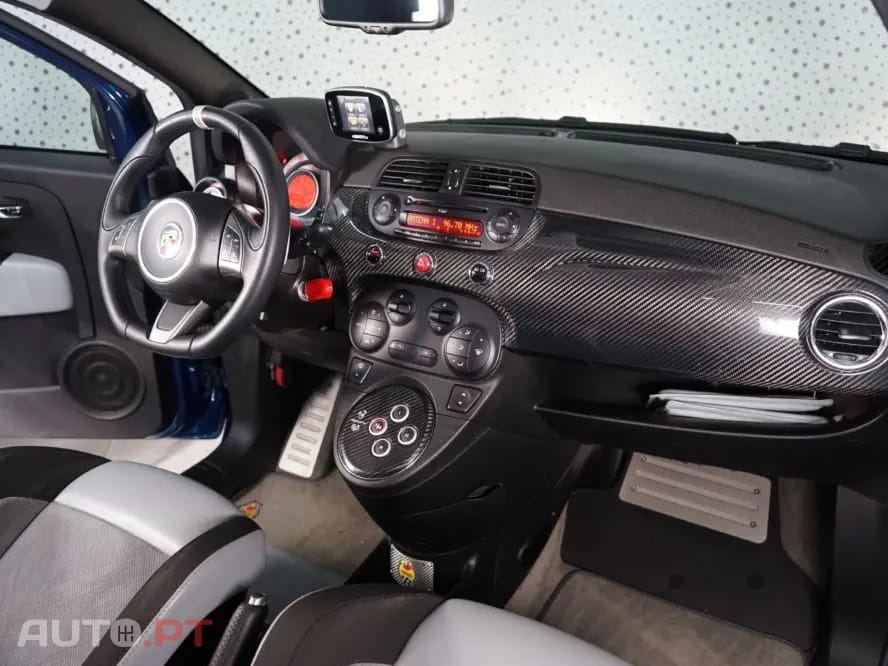 Abarth 695 Outro