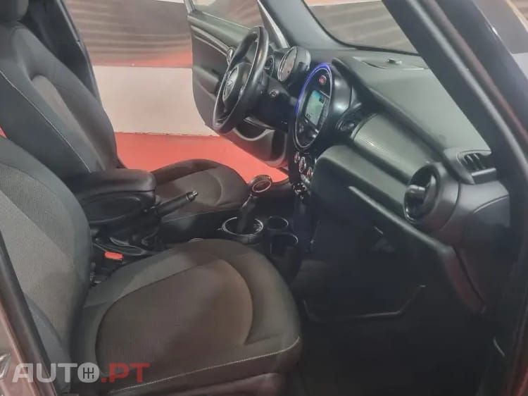 MINI Cooper Cooper D Auto