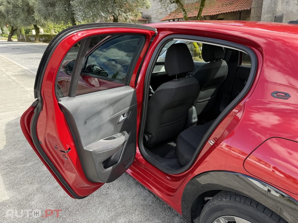 Peugeot E-208 50 kWh Allure