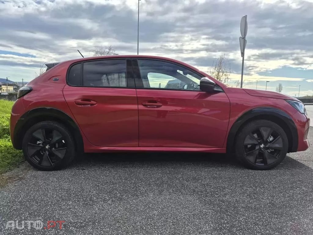 Peugeot E-208 50 kWh GT