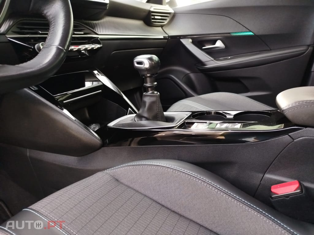 Peugeot 2008 1.5 BlueHDi Allure Pack