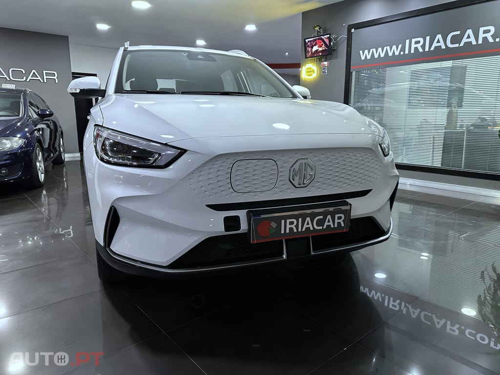 MG ZS Standard Luxury