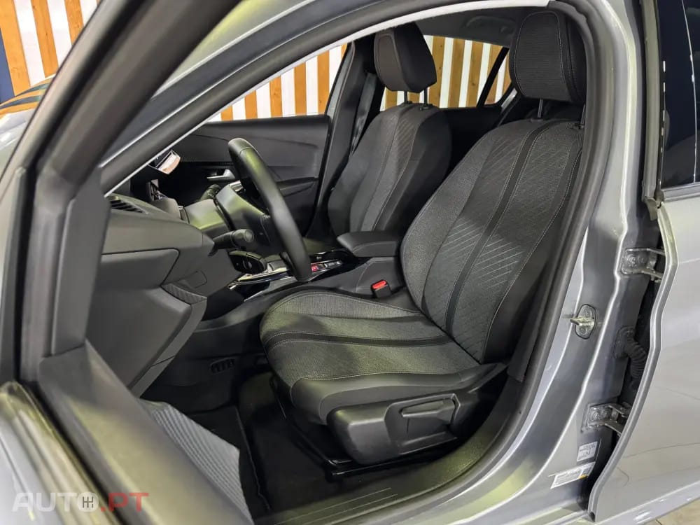 Peugeot E-208 50 kWh Allure
