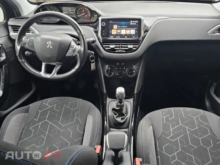 Peugeot 2008 1.2 PureTech Signature