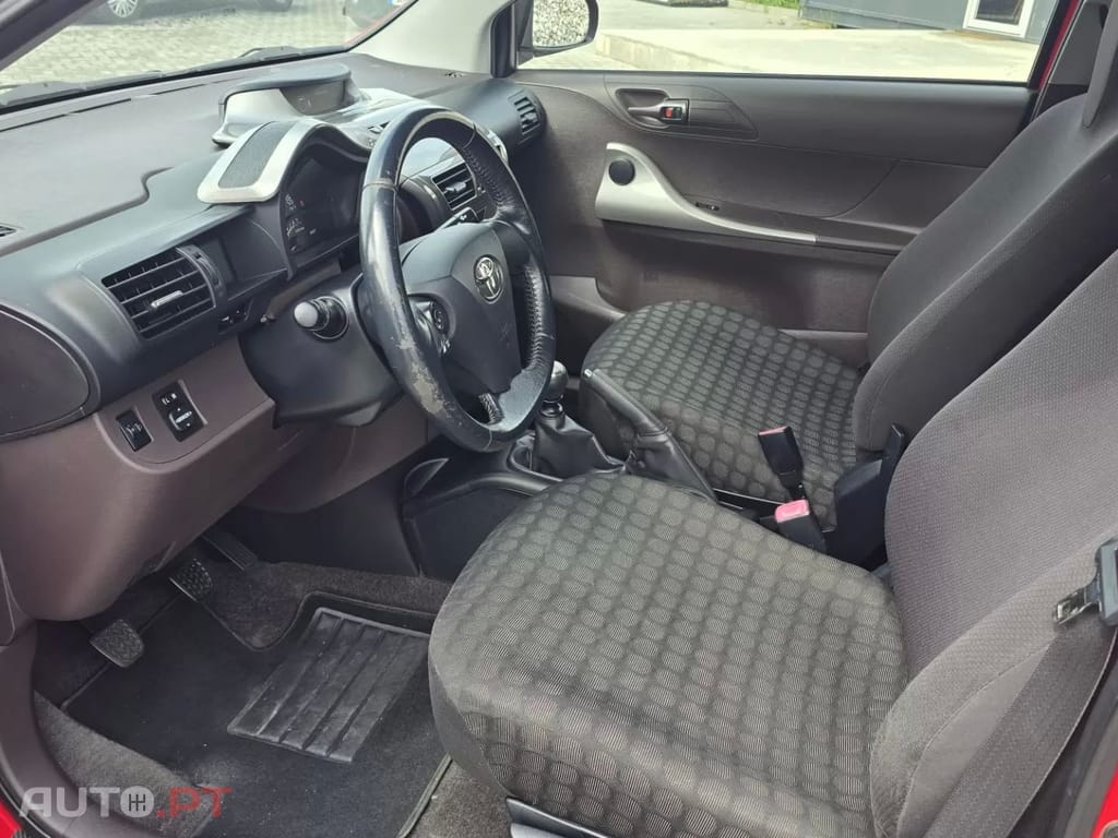 Toyota iQ 1.0 VVT-i