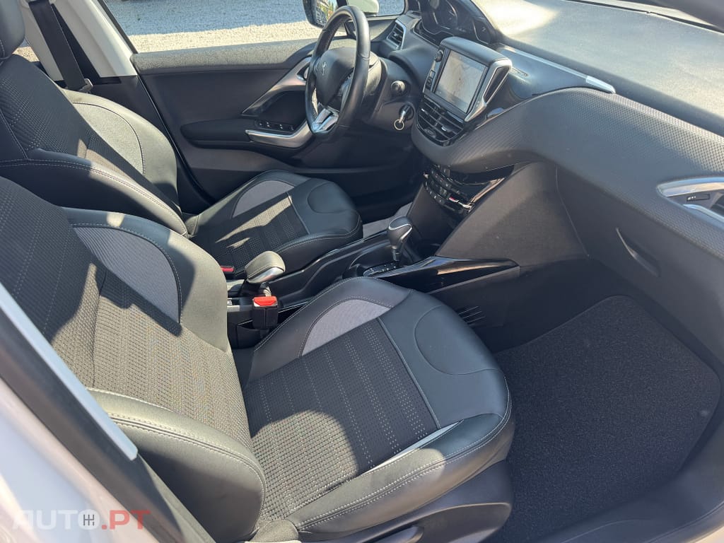 Peugeot 2008 1.2 PureTech Allure EAT6