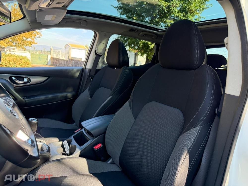 Nissan Qashqai 1.3 DIG-T MHEV Premiere Edition