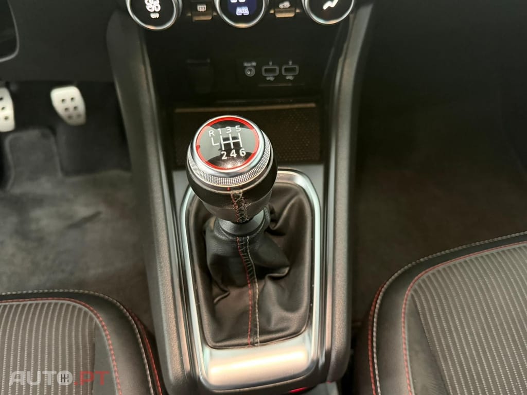 Renault Captur 1.0 TCe RS Line