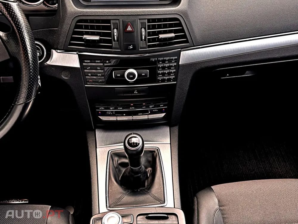 Mercedes-Benz E 220 CDi Avantgarde BlueEfficiency