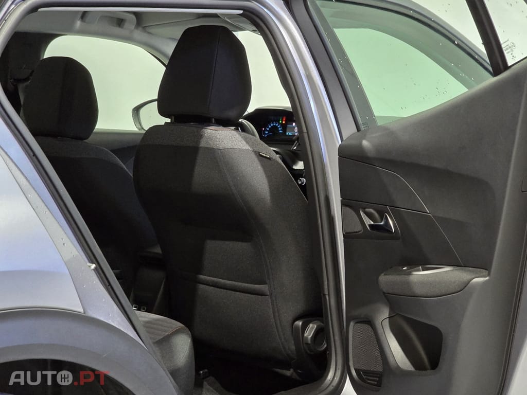 Peugeot E-2008 50 kWh Active Pack