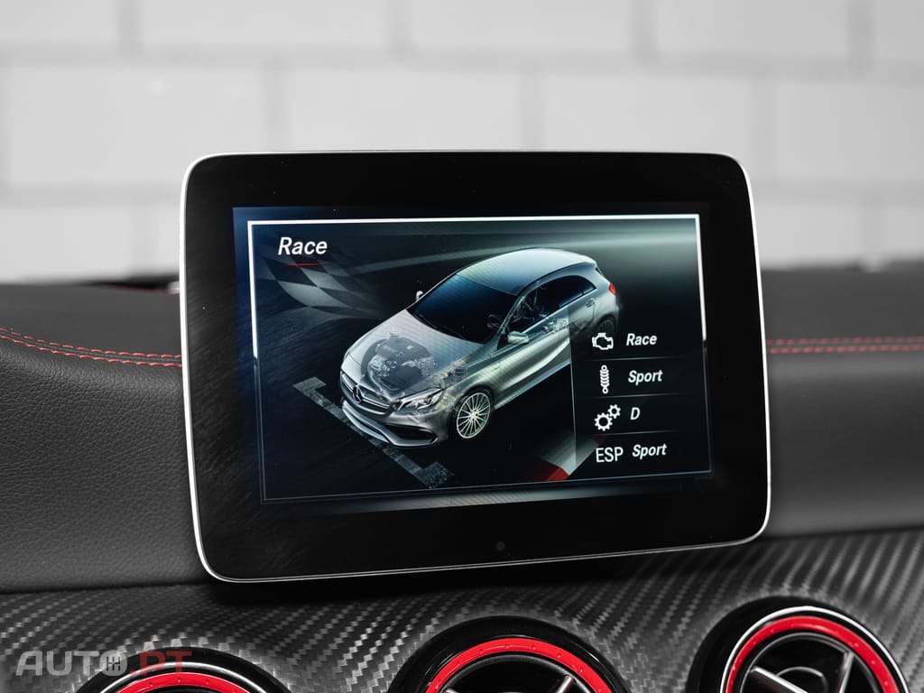 Mercedes-Benz A 45 AMG 4Matic Speedshift 7G-DCT