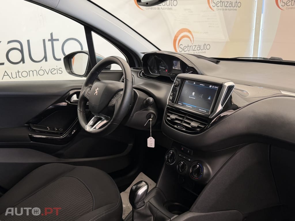 Peugeot 208 1.2 PureTech Signature