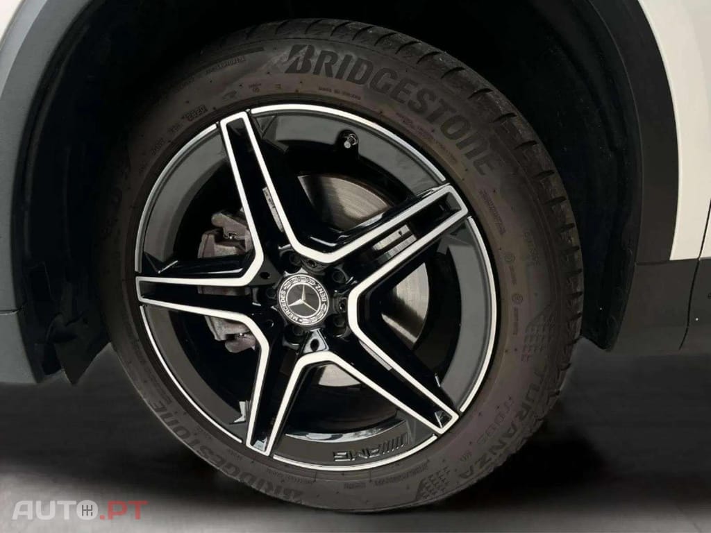 Mercedes-Benz GLA 250 e AMG LINE