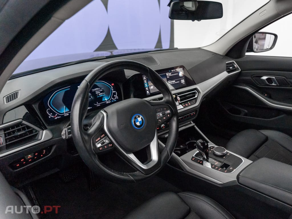 BMW 330 e Auto