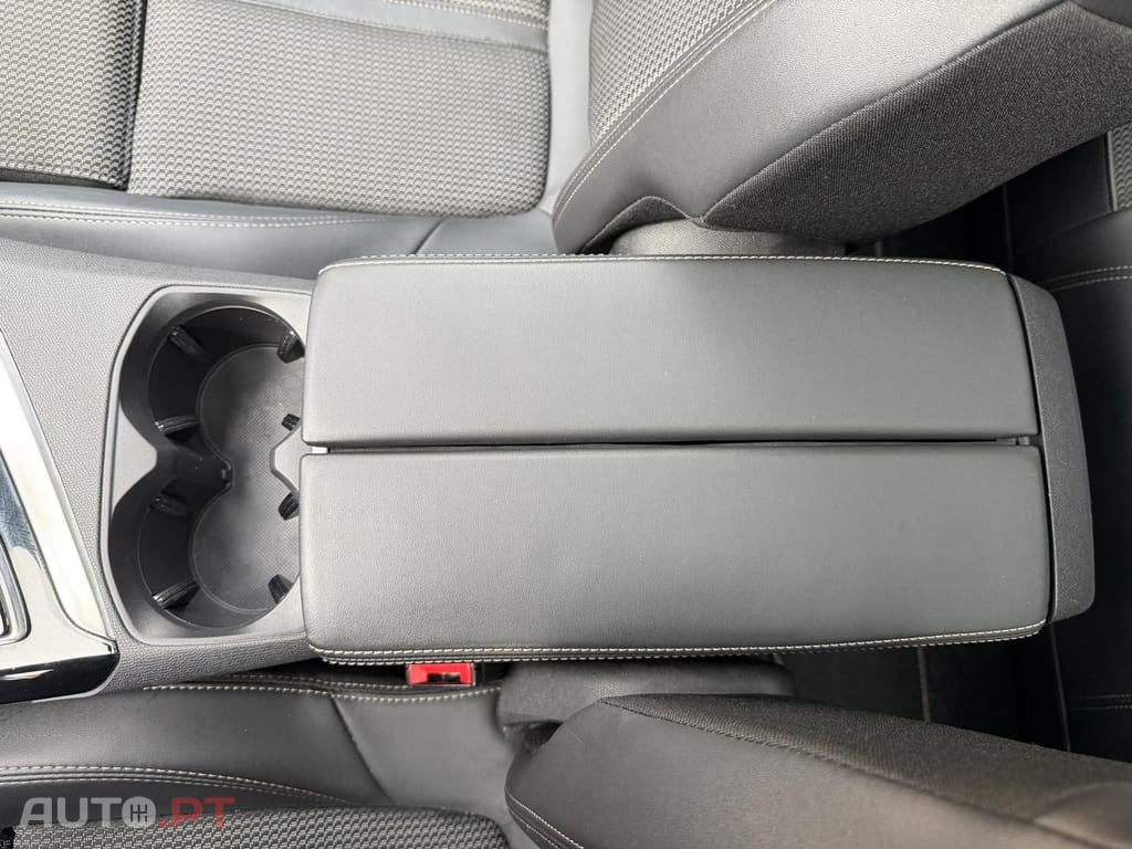 Peugeot 3008 1.2 Puretech EAT8 