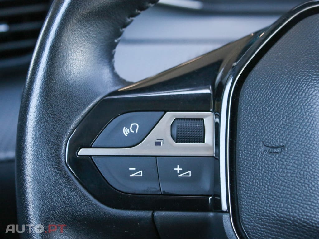 Peugeot E-208 50 kWh Active