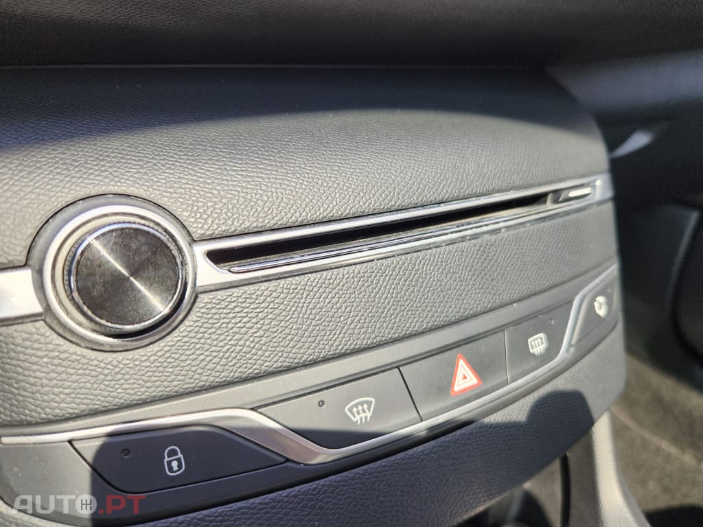 Peugeot 308 1.6 BlueHDi Style J17