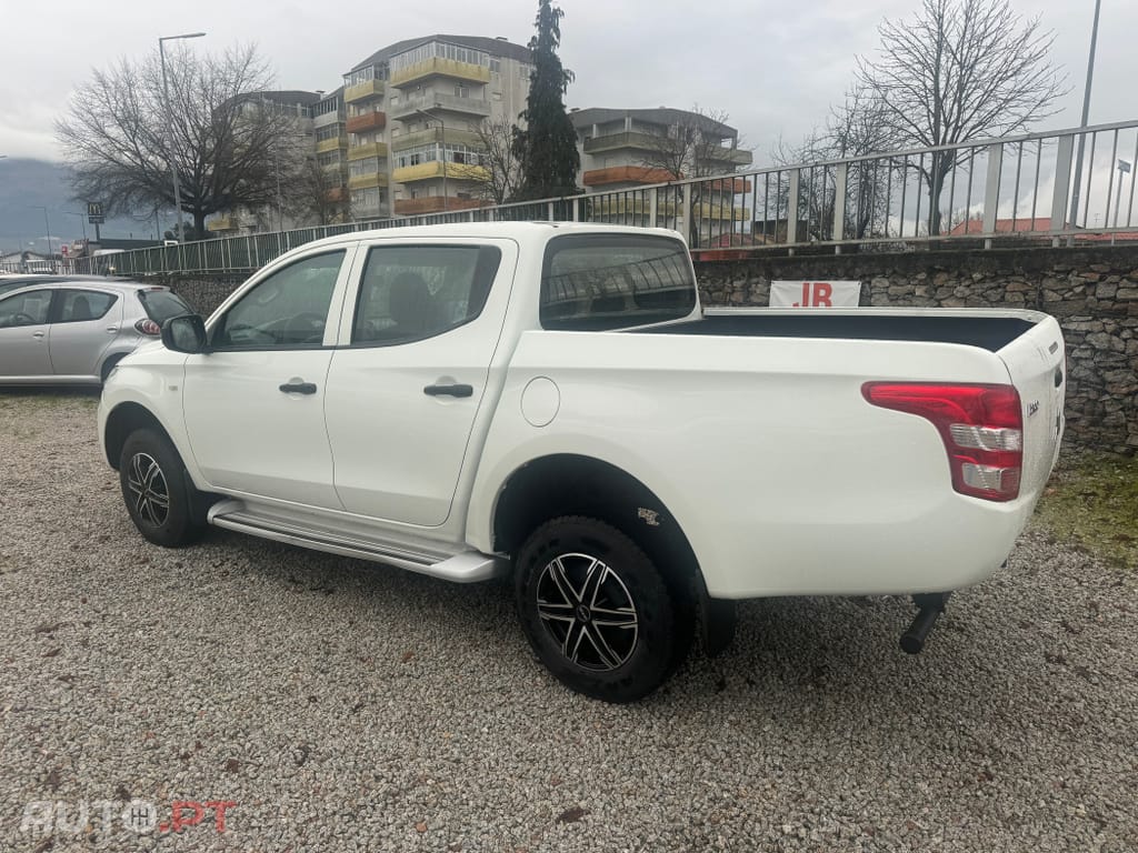 Mitsubishi L200 2.4 DI-D CD Invite 4WD
