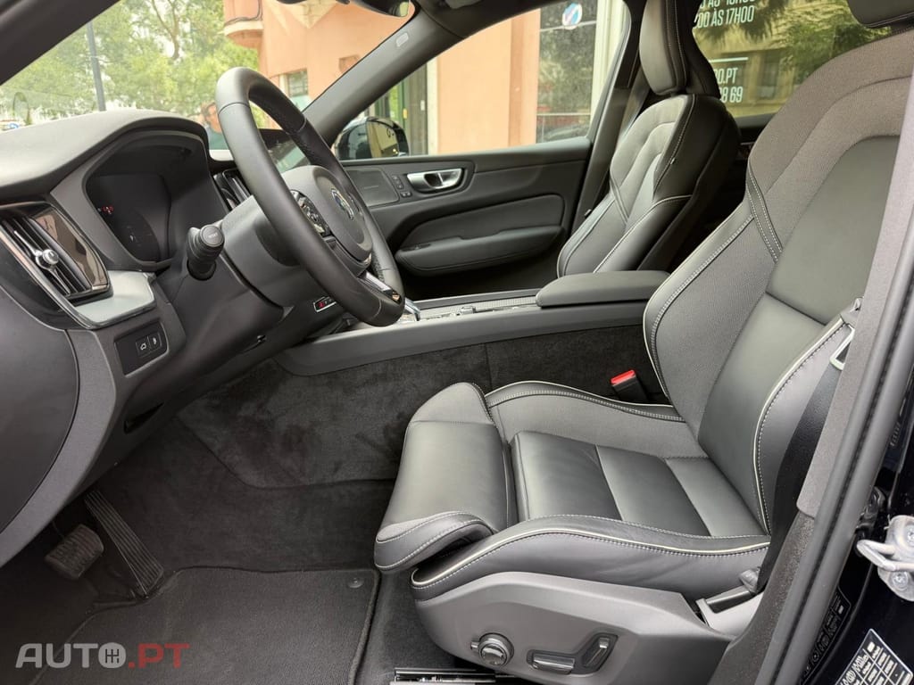 Volvo XC60 T6 AWD Recharge Plus Black Edition
