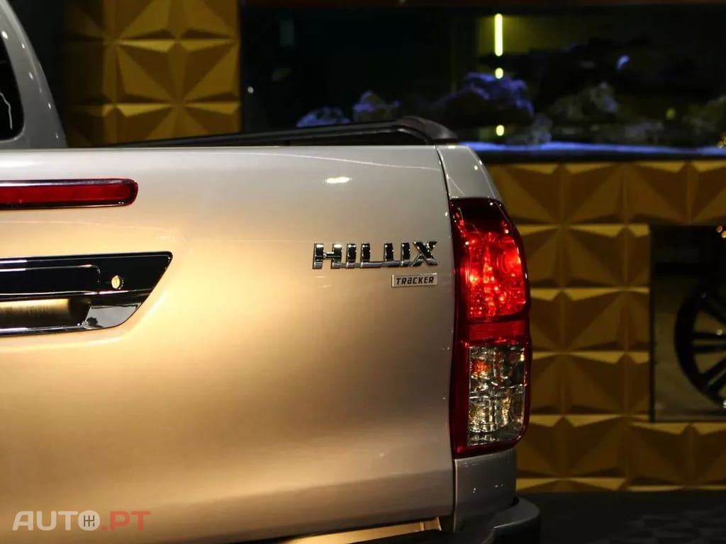 Toyota Hilux 2.4 D-4D 4WD Tracker