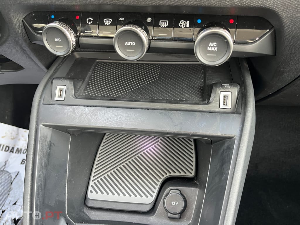 Citroen C4 PureTech 130 Stop&Start EAT8 SHINE