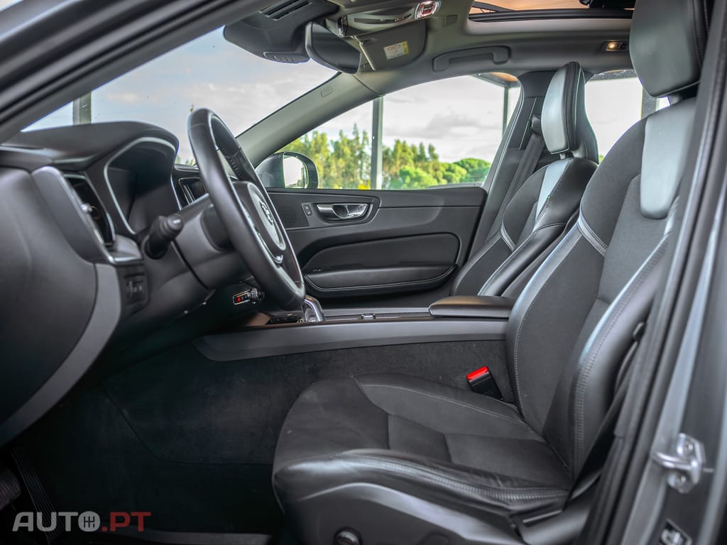 Volvo XC60 2.0 T8 PHEV Momentum Plus AWD