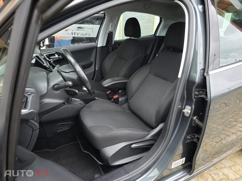 Peugeot 208 1.2 PureTech Allure EAT6