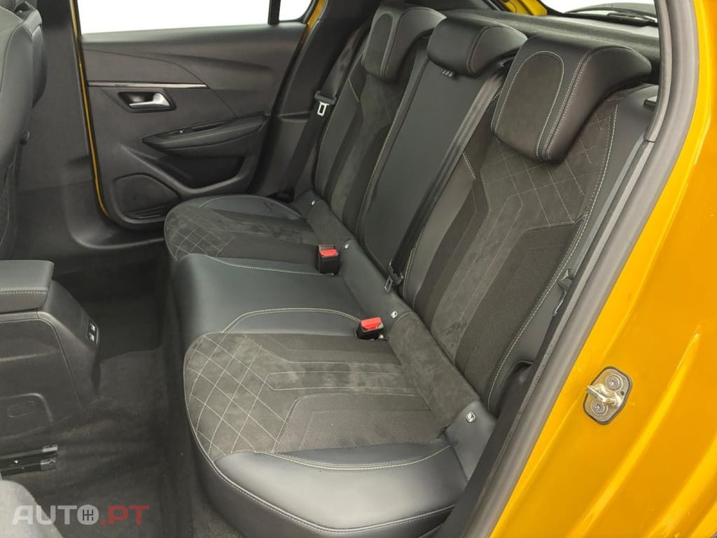 Peugeot E-208 50 kWh GT Pack