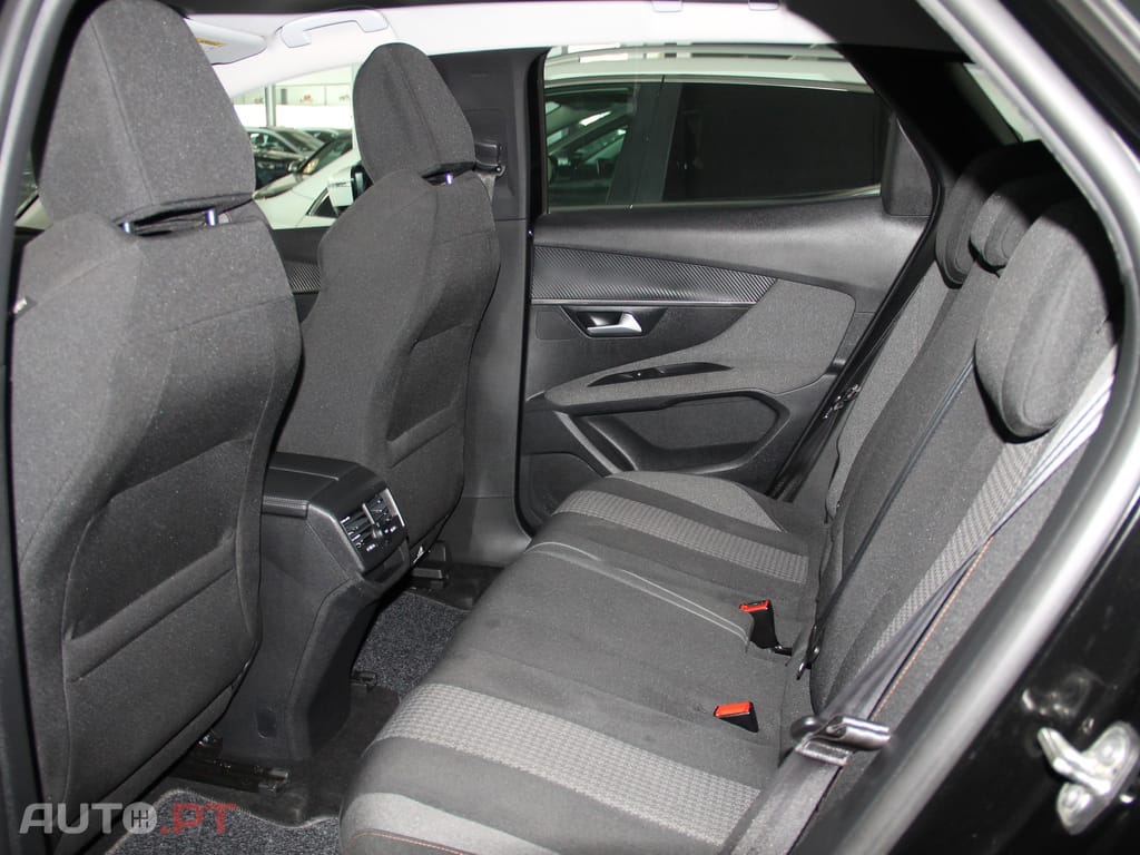 Peugeot 3008 1.5 BlueHDi Active
