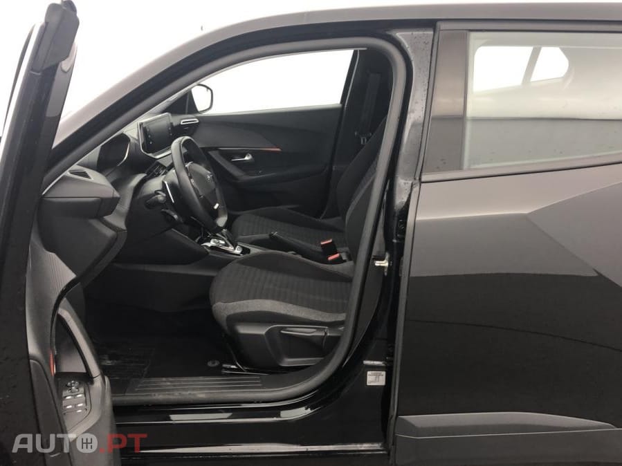 Peugeot 2008 1.2 PureTech Active Pack EAT8