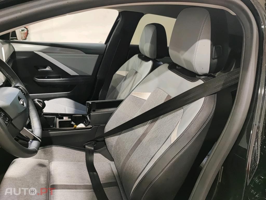 Opel Astra 1.5 D Elegance